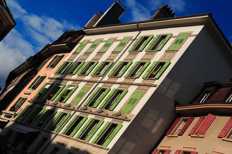 volets de bois vert