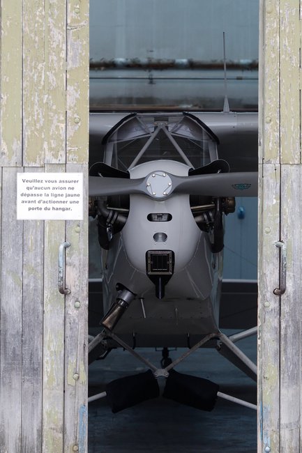 la porte du hangar