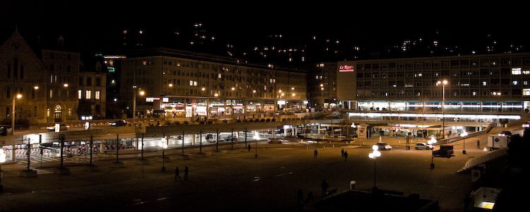 la Riponne by night