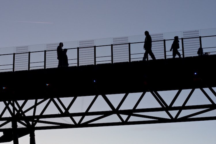 des ombres sur la ville