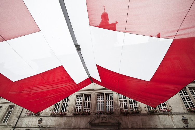 à l'ombre du drapeau...