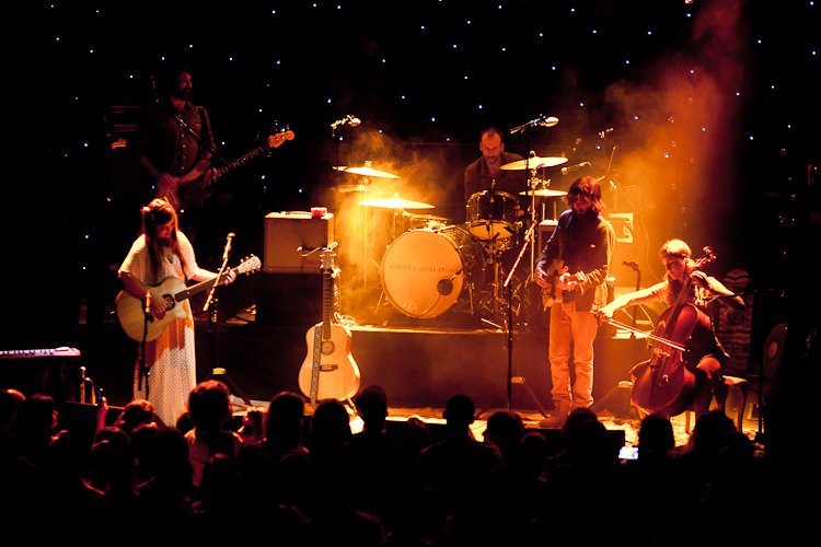 Angus and Julia Stone